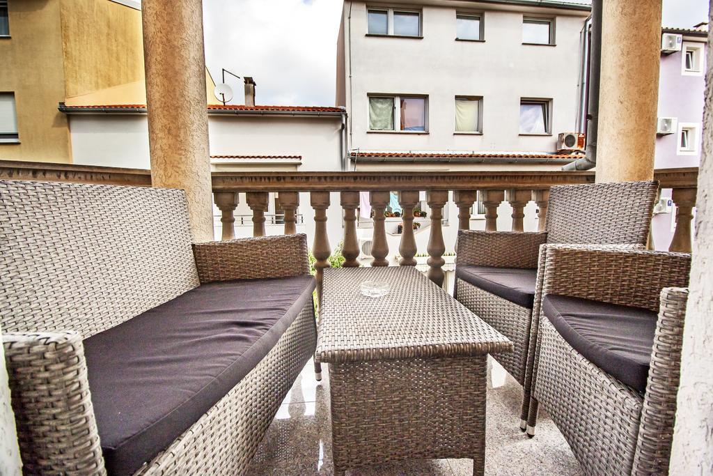 Apartment Vukadin Pula Exterior photo